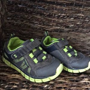 Size 7 toddler washable  sneakers